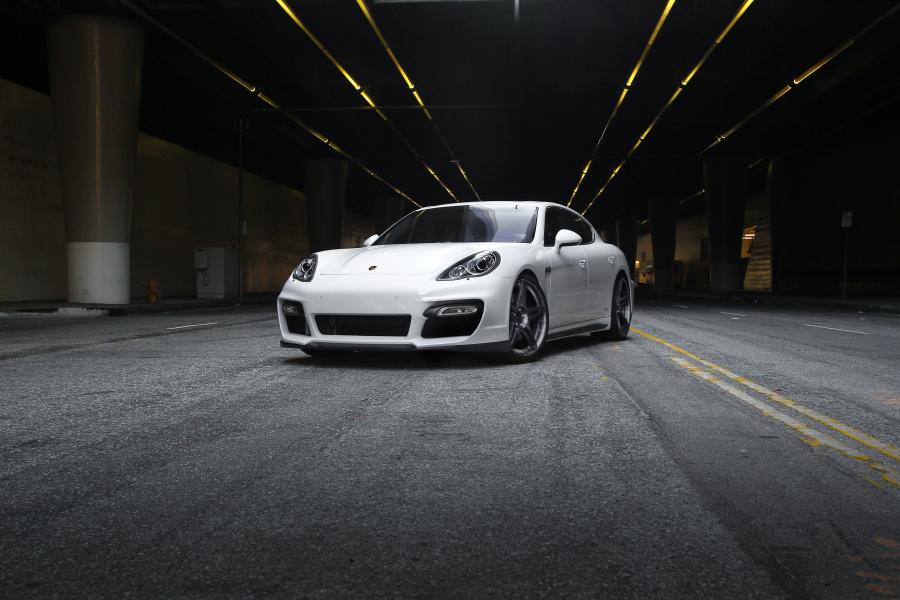  Porsche Panamera V-PT by Vorsteiner 2011 года  (фото 1 из 17)